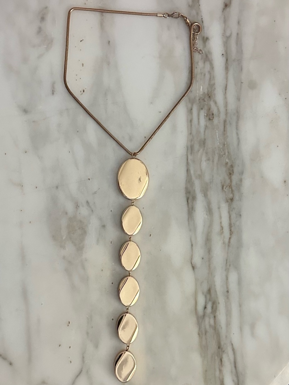 Gold Statement Lariat Necklace/ Y Necklace - Elegant and Subtly Sexy - Picture 4 of 4